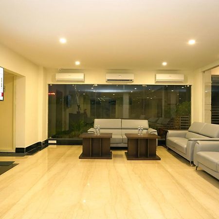 Hotel D Dev Vijayawada Bagian luar foto