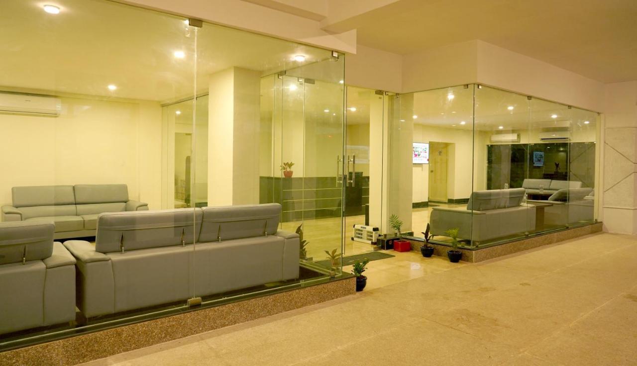 Hotel D Dev Vijayawada Bagian luar foto